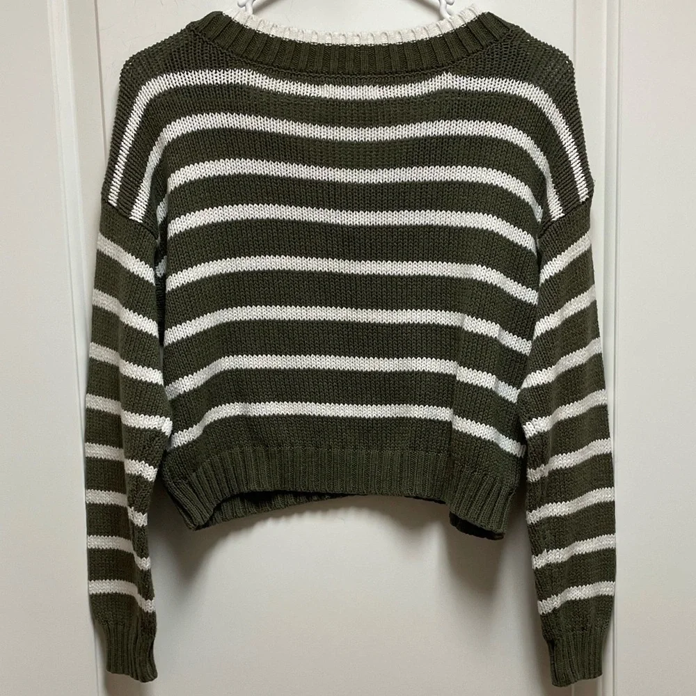 American Eagle Sz XS Army Green Cream Striped V-Neck Cropped Long Sleeve Sweater